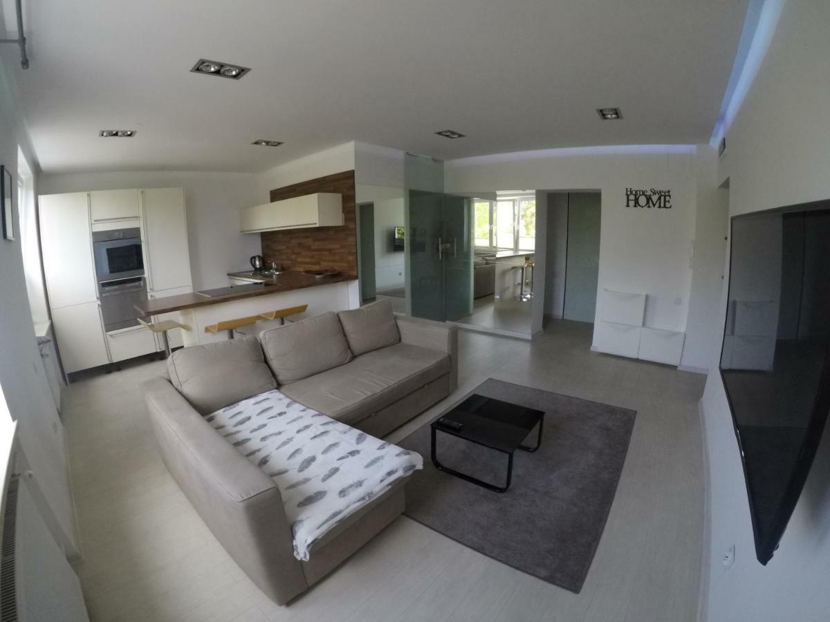 Nowoczesny Apartament III Al. Nmp เชสโตฮอวา ภายนอก รูปภาพ