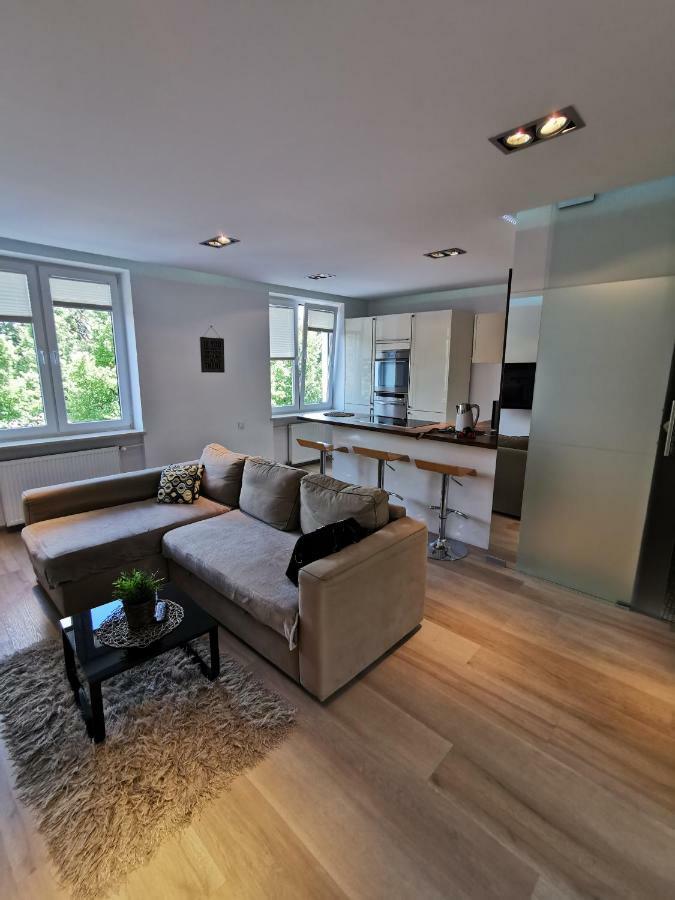 Nowoczesny Apartament III Al. Nmp เชสโตฮอวา ภายนอก รูปภาพ